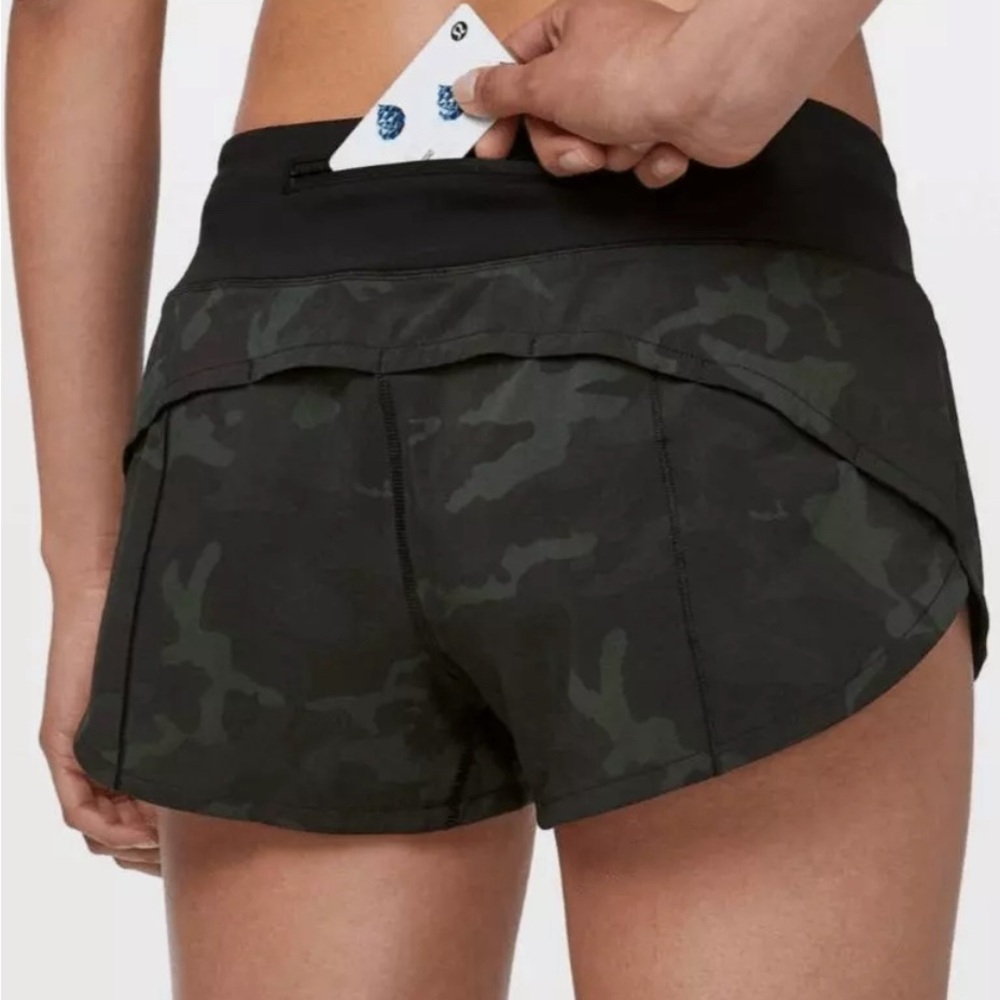 Lululemon green camo low rise speed up shorts 2.5” in size 4